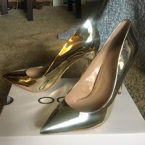 ALDO Gold pumps. Never worn. Tried on in store.